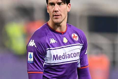 Fiorentina ‘accept Arsenal’s £88m Dusan Vlahovic transfer bid but striker has already agreed to..