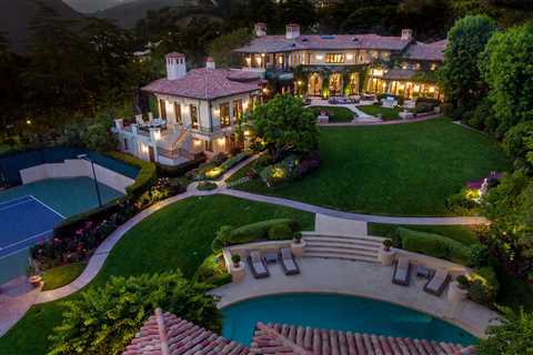 Boxing legend Sugar Ray Leonard’s LA home on sale for £33m, boasts a sunken pool, a putting green..