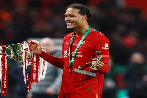 Generous Virgil van Dijk donates money & signed Carabao Cup final shirt to Holland’s deaf team..