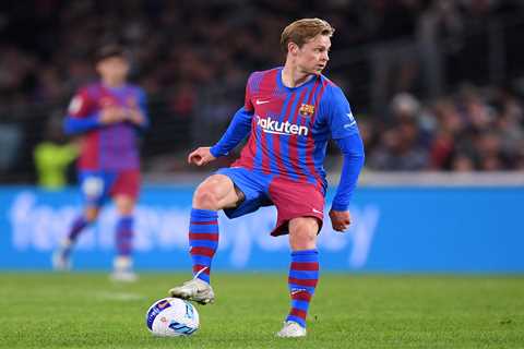 Man Utd prepared to make Frenkie De Jong highest paid star on £350,000-a-week amid Barcelona..