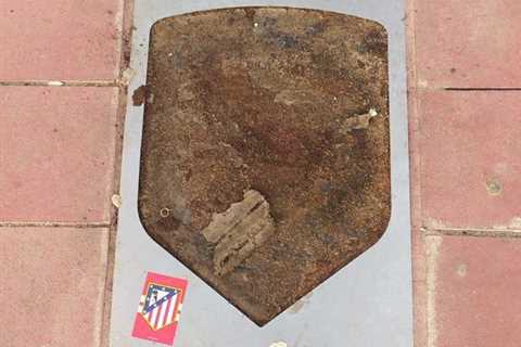 Furious Atletico Madrid ultras tear off Thibaut Courtois’ tribute plaque after helping rivals Real..