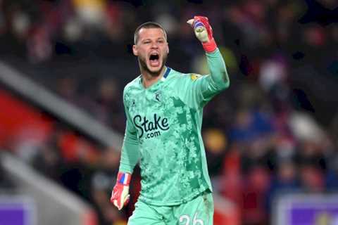 Watford goalkeeper Daniel Bachmann reveals contact with Manchester United over transfer