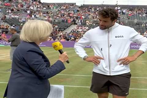 Sue Barker breaks down in tears after Queen’s champion Berrettini takes mic to pay tribute to..