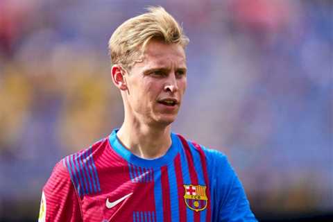 Barcelona accused of ‘extorting’ Frenkie de Jong after Manchester United bid