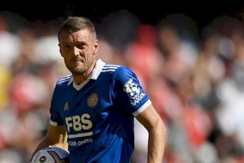 Man Utd ‘weighing up move’ for Leicester veteran Jamie Vardy as striker search continues