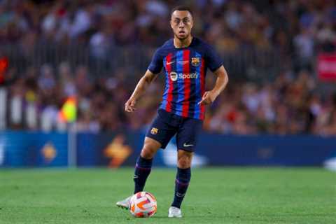 Manchester United submit opening bid for Barcelona star Sergino Dest