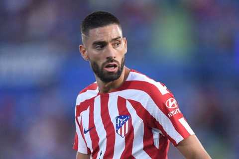 Manchester United identify Yannick Carrasco as possible transfer alternative to Christian Pulisic..