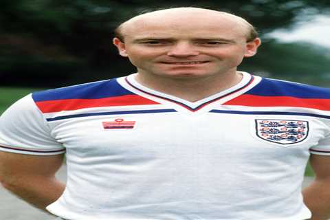 David Armstrong dead at 67: Football mourns as ex-England midfielder and Middlesbrough and Saints..