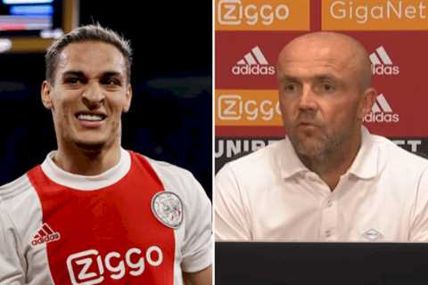 Ajax head coach Alfred Schreuder still confident of Antony stay despite improved Manchester United..