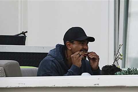 Boxer David Haye pictured chomping on chicken wings despite becoming a vegan in 2014