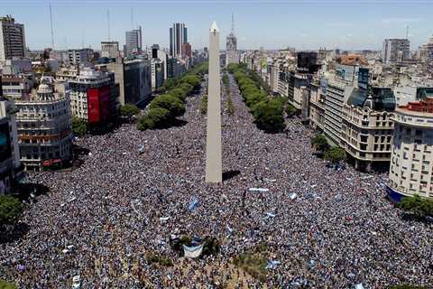 Argentina government defends chaotic World Cup parade that forced players to leave via helicopter