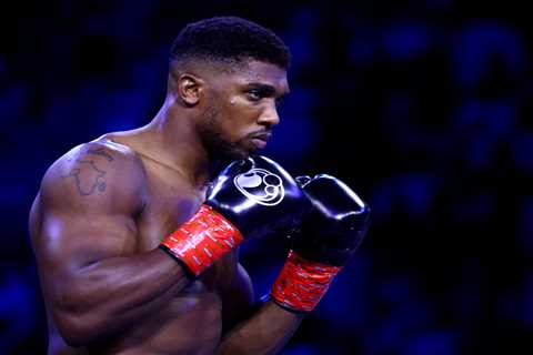 Anthony Joshua urged to ‘go in for the Deontay Wilder fight’ by boxing legend Hatton as former..