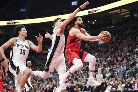 Pascal Siakam powers Raptors past Spurs 112-98 for Toronto's third straight win