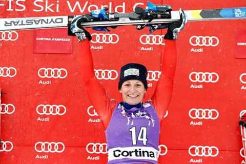 Elena Fanchini: World Cup skiing medallist dies aged 37