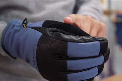 Snowboard Gloves - What to Look For in Snowboard Gloves