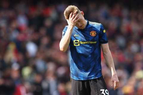 “Cost us 4 goals” – Mark Goldbridge left fuming over “horrific error” from Ten Hag at MUFC