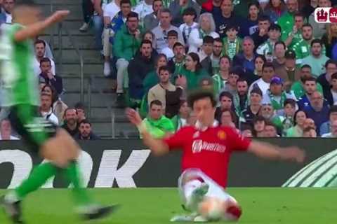 Man Utd fans in disbelief as Facundo Pellistri receives ‘worst yellow card of all-time’