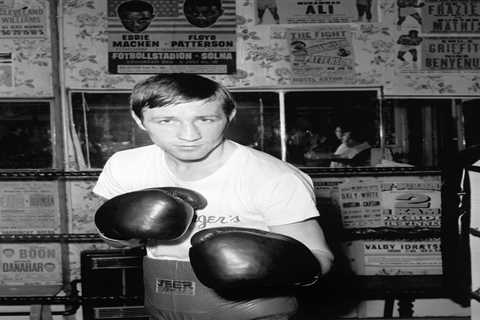 Ken Buchanan dead at 77: Former undisputed lightweight world champion passes away as boxing world..