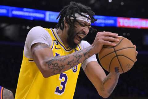 Anthony Davis Is Back, and So Is the Lakers’ Balance in Playoff Push