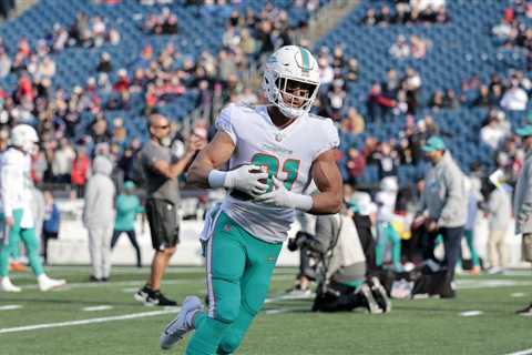 Miami Dolphins sign tight end Durham Smythe to two year extension