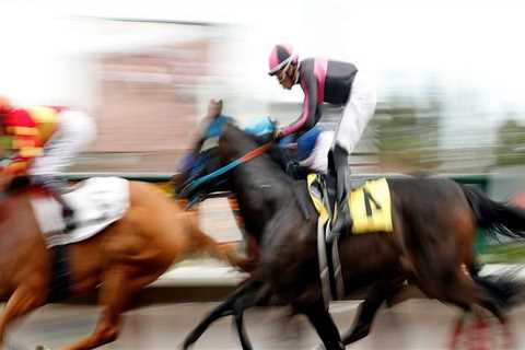 Experience the Thrill of Horse Racing at the Oldest Racetrack in the US: Pleasanton, CA