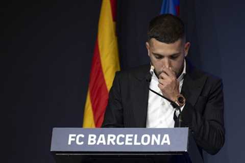 Messi, Iniesta, Puyol, Suarez pour in tributes for Alba at Barcelona farewell ceremony