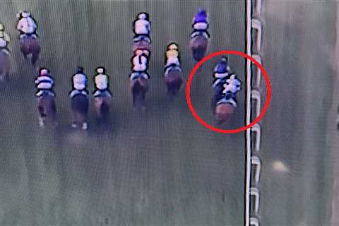 Jockey’s ‘dangerous’ mid-race move leaves Nick Luck and Jane Mangan absolutely shocked as he gets..