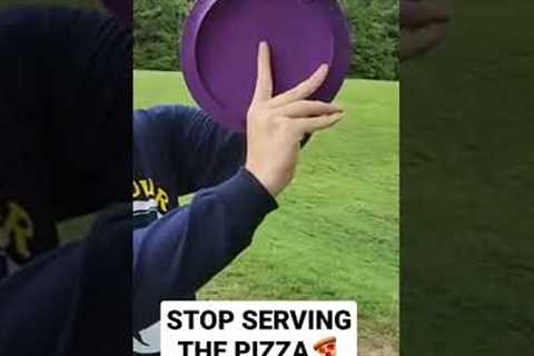 Stop serving the pizza and throw like a PRO🍕 #discgolf  #discgolfdaily #forehand