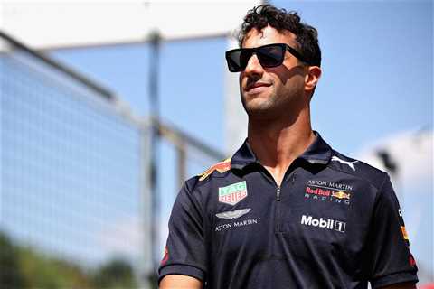 Honey Badger Daniel Ricciardo Once Gave the “Finger” to a Sledgy Lewis Hamilton Fan