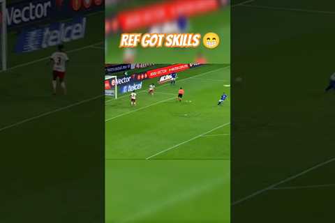 The ref got skills 😁 | Open description for FREE gift 🎁👇 #shorts