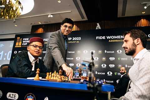 FIDE vice-president makes ceremonial first move on day two of Chess World Cup