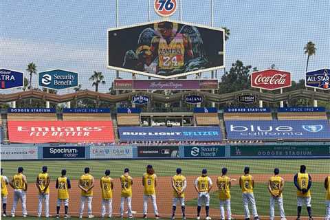 Dodgers Players Line Up in Kobe Bryant Jerseys on Lakers Night at Dodger Stadium