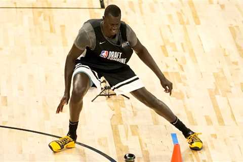 Raptors sign centre Makur Maker to non-guaranteed deal