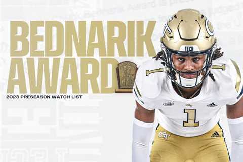 Brooks Named to Bednarik Award Watch List