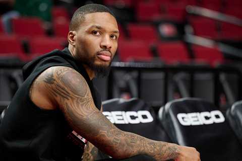 Thousands Line Streets of Milwaukee to Welcome Damian Lillard to Bucks