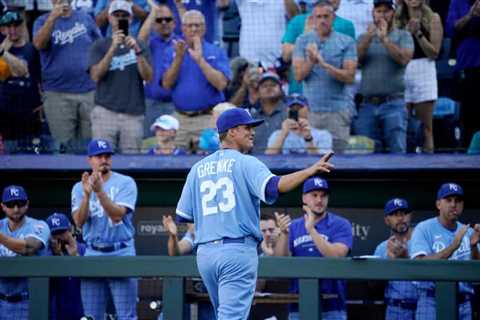 Zack Greinke Was Given A Proper Sendoff By Royals Fans