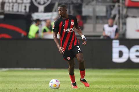 Eintracht Frankfurt aim to eventually sell Willian Pacho for €40m