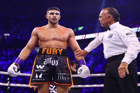 Tommy Fury Deducted a Point for Hitting KSI in the Back of the Head