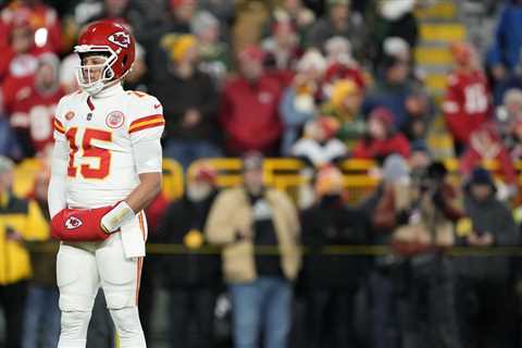 Chiefs-Packers Week 13 LIVE game, score updates from Lambeau Field