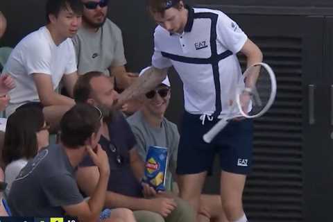 Tennis Star Bublik Makes Hilarious Snack Stop During Australian Open