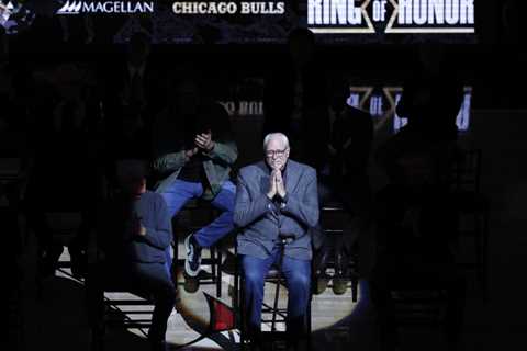 LOOK: Phil Jackson is thankful and other pictures of the day in the NBA