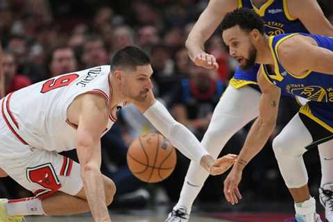 Thompson scores 30 points, Curry has 27 to lift Warriors over Bulls