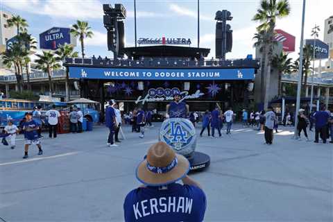 Dodgers Starting To Charge For Annual Fan Event