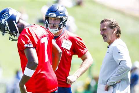 Report: Bears interview Seahawks QBs coach Greg Olson for offensive coordinator job