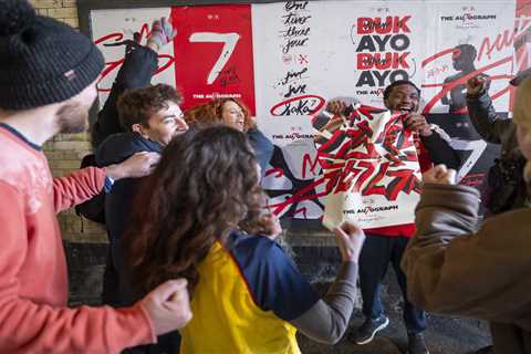 Arsenal Fans Search for Limited Edition Bukayo Saka Posters in North London