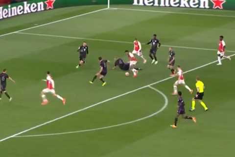 Arsenal Substitutes Combine to Score Against Bayern Munich