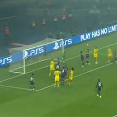 Mats Hummels header puts Borussia Dortmund in front vs PSG