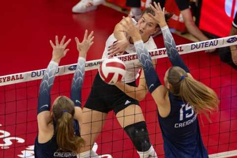 Volleyball Today: Huskers hold off Creighton; SMU tops Baylor; 28 kills for Li