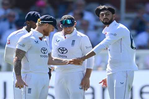 ‘Get a grip’ – Sky Sports commentator launches scathing attack on umpires during England Test..