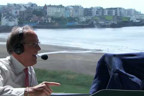 When a Bat Crashed The Open and Made a Grown Man Hide Under His Jacket